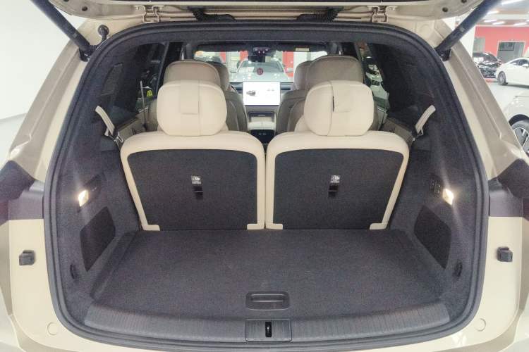 Used ONVO Luxeed L90 2025 Model—Ultra Six-Seater Version Trunk