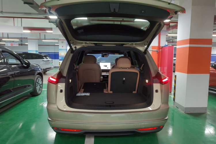 Used ONVO Luxeed L90 2025 Model—Pro Six-Seater Version Trunk