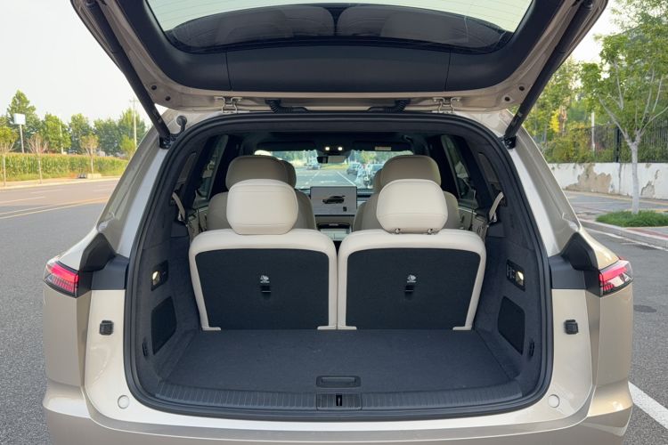 Used ONVO Luxeed L90 2025 Model—Max Six-Seater Version Trunk