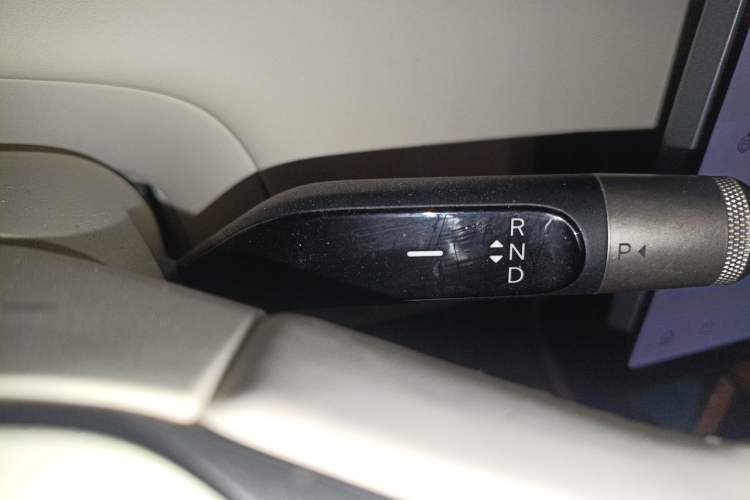 Used ONVO Luxeed L90 2026 Ultra—Ready for Success Edition, Six Seats Gear Lever