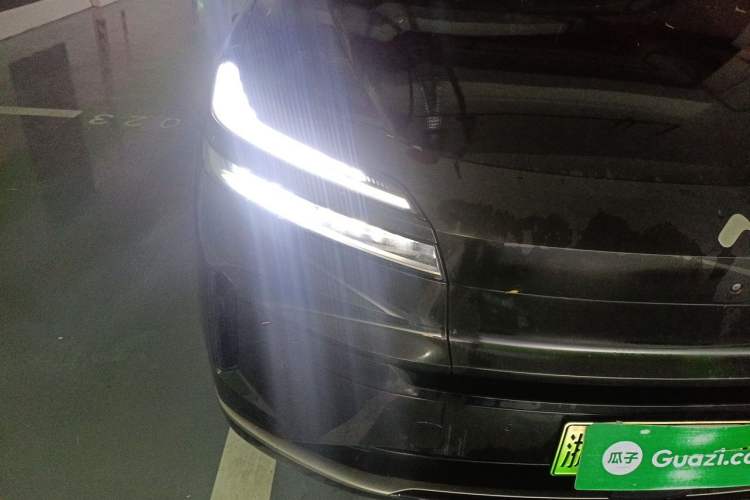 Used ONVO Luxeed L90 2026 Ultra—Ready for Success Edition, Six Seats Right Front Headlight