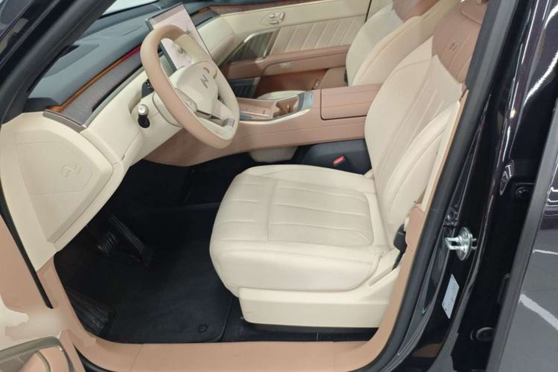 Used ONVO Luxeed L90 2026 Ultra—Ready for Success Edition, Six Seats Left Front Seat