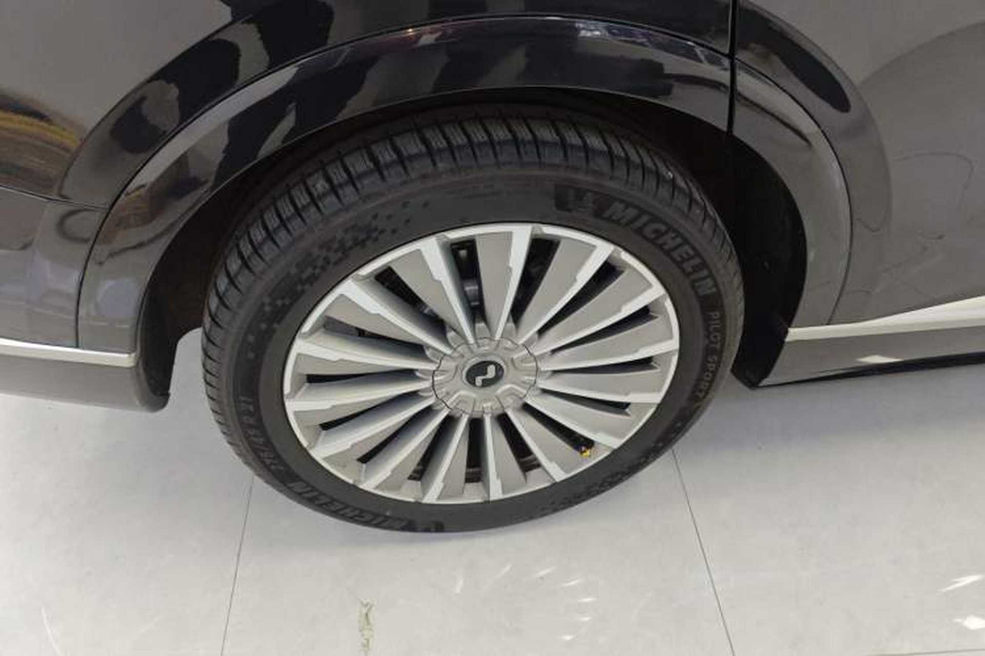 Used ONVO Luxeed L90 2026 Ultra—Ready for Success Edition, Six Seats Right Rear Wheel Hub