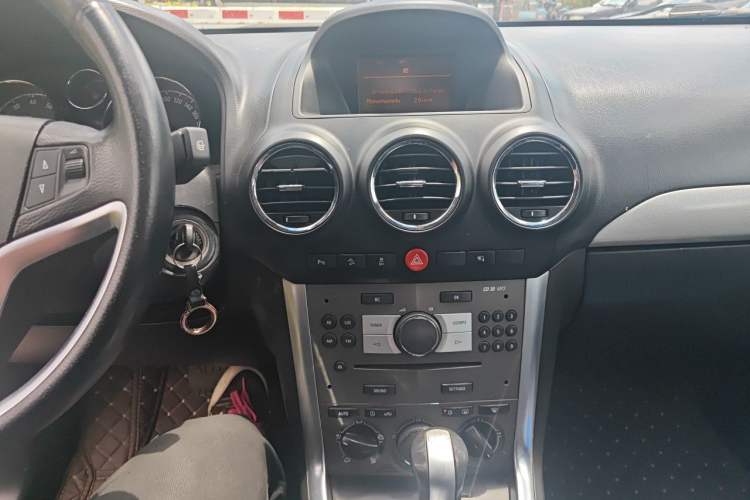Used Opel Antara 2011 2.4 Comfort Four-Wheel Drive Edition Audio And AC Panel