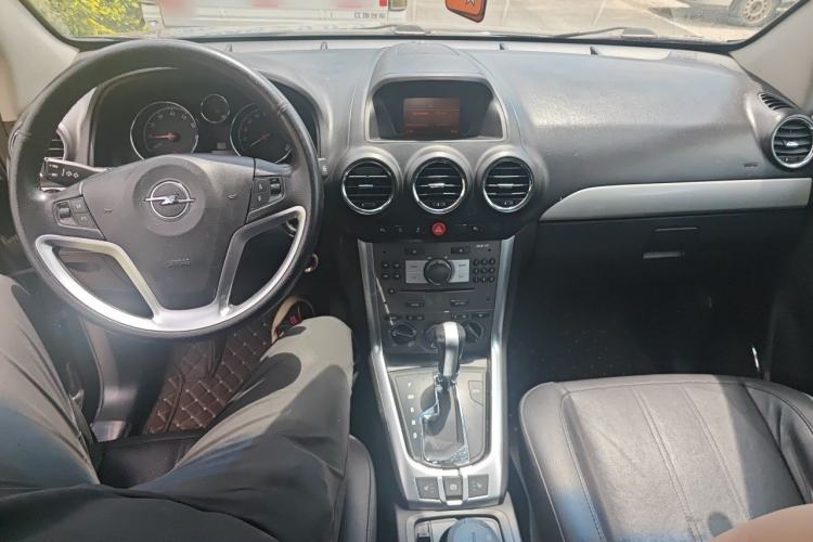 Used Opel Antara 2011 2.4 Comfort Four-Wheel Drive Edition Center Console