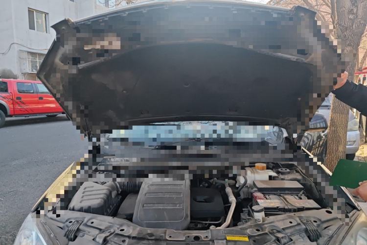Used Opel Antara 2011 2.4 Comfort Four-Wheel Drive Edition Engine Bay