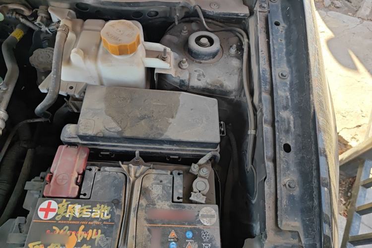 Used Opel Antara 2011 2.4 Comfort Four-Wheel Drive Edition Engine Bay Left
