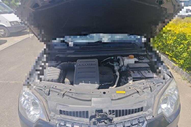 Used Opel Antara 2011 2.4 Comfort Four-Wheel Drive Edition Engine Bay