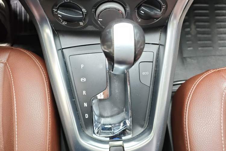 Used Opel Antara 2011 2.4 Luxury Four-Wheel-Drive Model Gear Lever