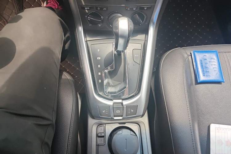 Used Opel Antara 2011 2.4 Comfort Four-Wheel Drive Edition Gear Lever