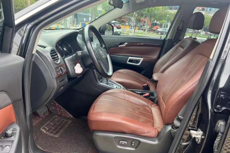 Used Opel Antara 2011 2.4 Comfort Two-Wheel Drive Interior 3