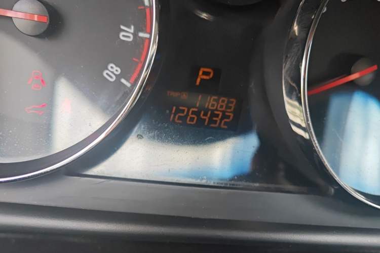 Used Opel Antara 2011 2.4 Comfort Four-Wheel Drive Edition Odometer Close Up