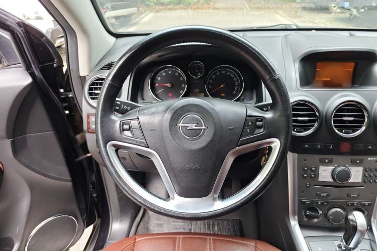 Used Opel Antara 2011 2.4 Luxury Four-Wheel-Drive Model Steering Wheel