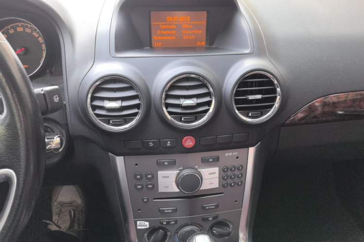 Used Opel Antara 2011 2.4 Comfort Two-Wheel Drive Audio And AC Panel
