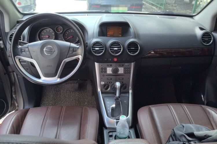 Used Opel Antara 2011 2.4 Comfort Two-Wheel Drive Center Console