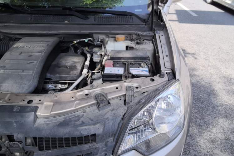 Used Opel Antara 2011 2.4 Comfort Two-Wheel Drive Engine Bay Left