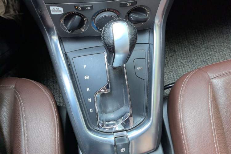 Used Opel Antara 2011 2.4 Comfort Two-Wheel Drive Gear Lever