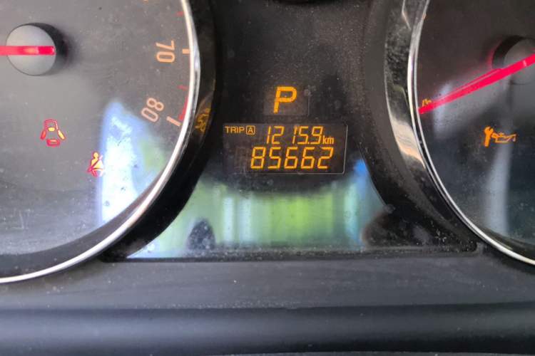 Used Opel Antara 2011 2.4 Comfort Two-Wheel Drive Odometer Close Up