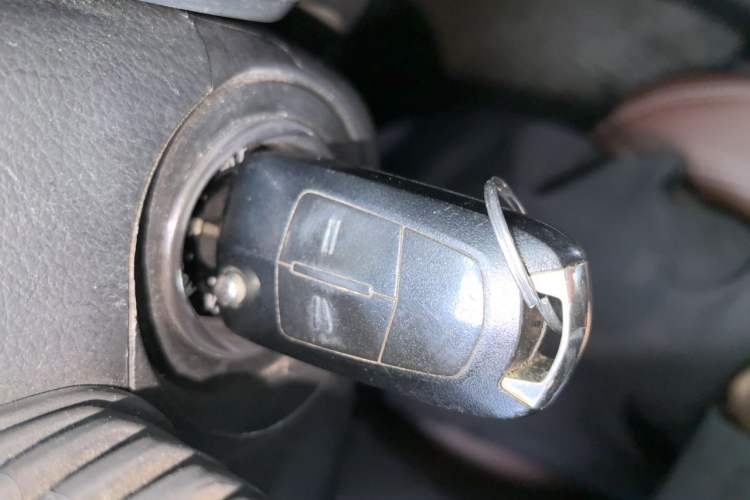 Used Opel Antara 2011 2.4 Comfort Two-Wheel Drive Vehicle Key