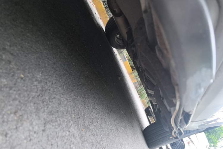 Used Opel Antara 2011 2.4 Luxury Two-Wheel-Drive Version Chassis Front Left