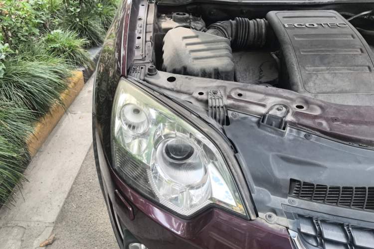 Used Opel Antara 2011 2.4 Luxury Two-Wheel-Drive Version Engine Bay Right