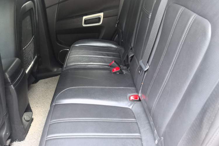 Used Opel Antara 2011 2.4 Luxury Two-Wheel-Drive Version Left Rear Seat