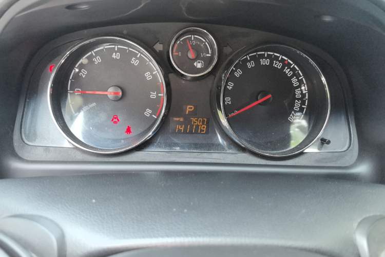 Used Opel Antara 2011 2.4 Luxury Two-Wheel-Drive Version Odometer Close Up
