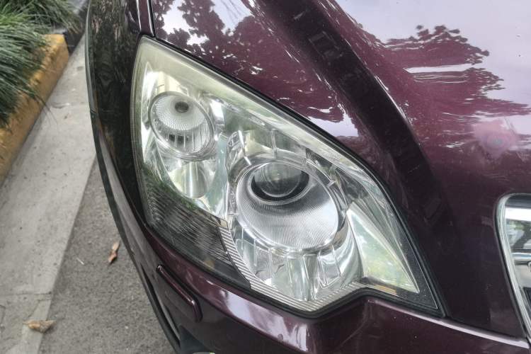 Used Opel Antara 2011 2.4 Luxury Two-Wheel-Drive Version Right Front Headlight