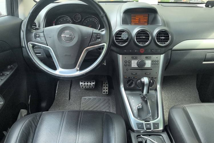 Used Opel Antara 2011 2.4 Luxury Two-Wheel-Drive Version Steering Wheel