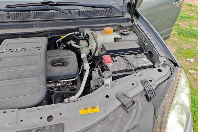Used Opel Antara 2011 2.4 Comfort Four-Wheel Drive Edition Engine Bay Left