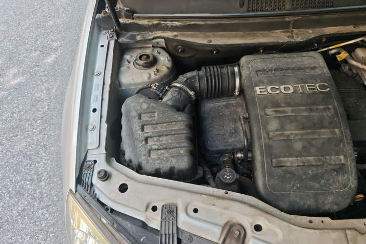 Used Opel Antara 2011 2.4 Luxury Two-Wheel-Drive Version Engine Bay Right