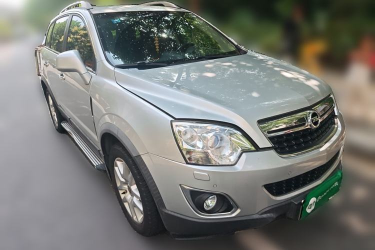 Used Opel Antara 2011 2.4 Luxury Two-Wheel-Drive Version Front Right 45 Deg
