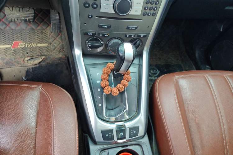 Used Opel Antara 2011 2.4 Comfort Four-Wheel Drive Edition Gear Lever
