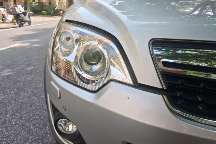 Used Opel Antara 2011 2.4 Luxury Two-Wheel-Drive Version Right Front Headlight
