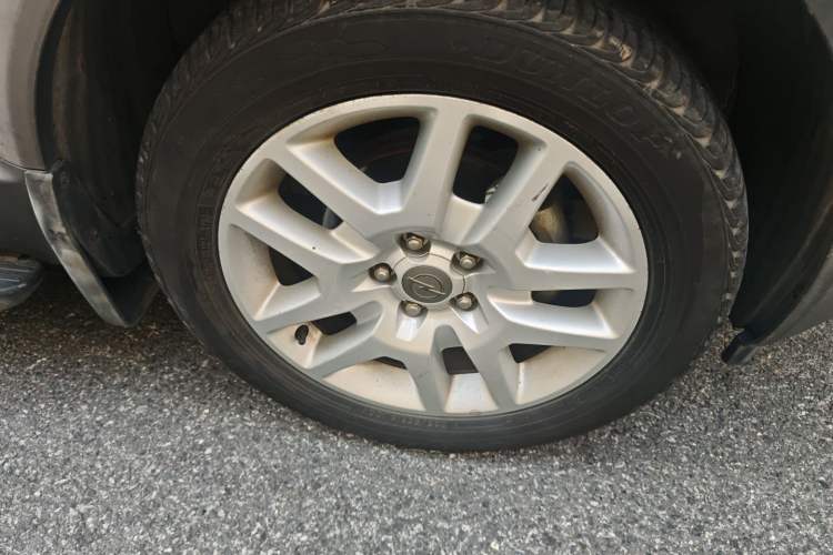 Used Opel Antara 2011 2.4 Luxury Two-Wheel-Drive Version Right Front Wheel Hub