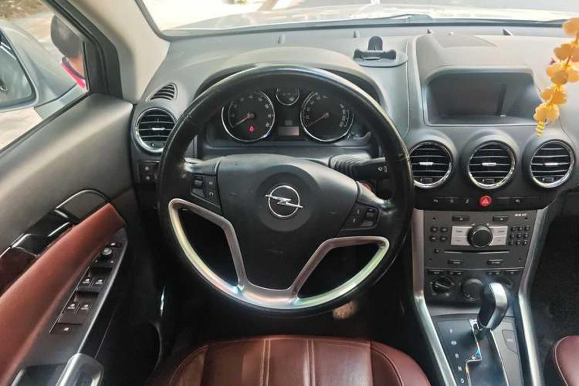 Used Opel Antara 2011 2.4 Luxury Two-Wheel-Drive Version Steering Wheel