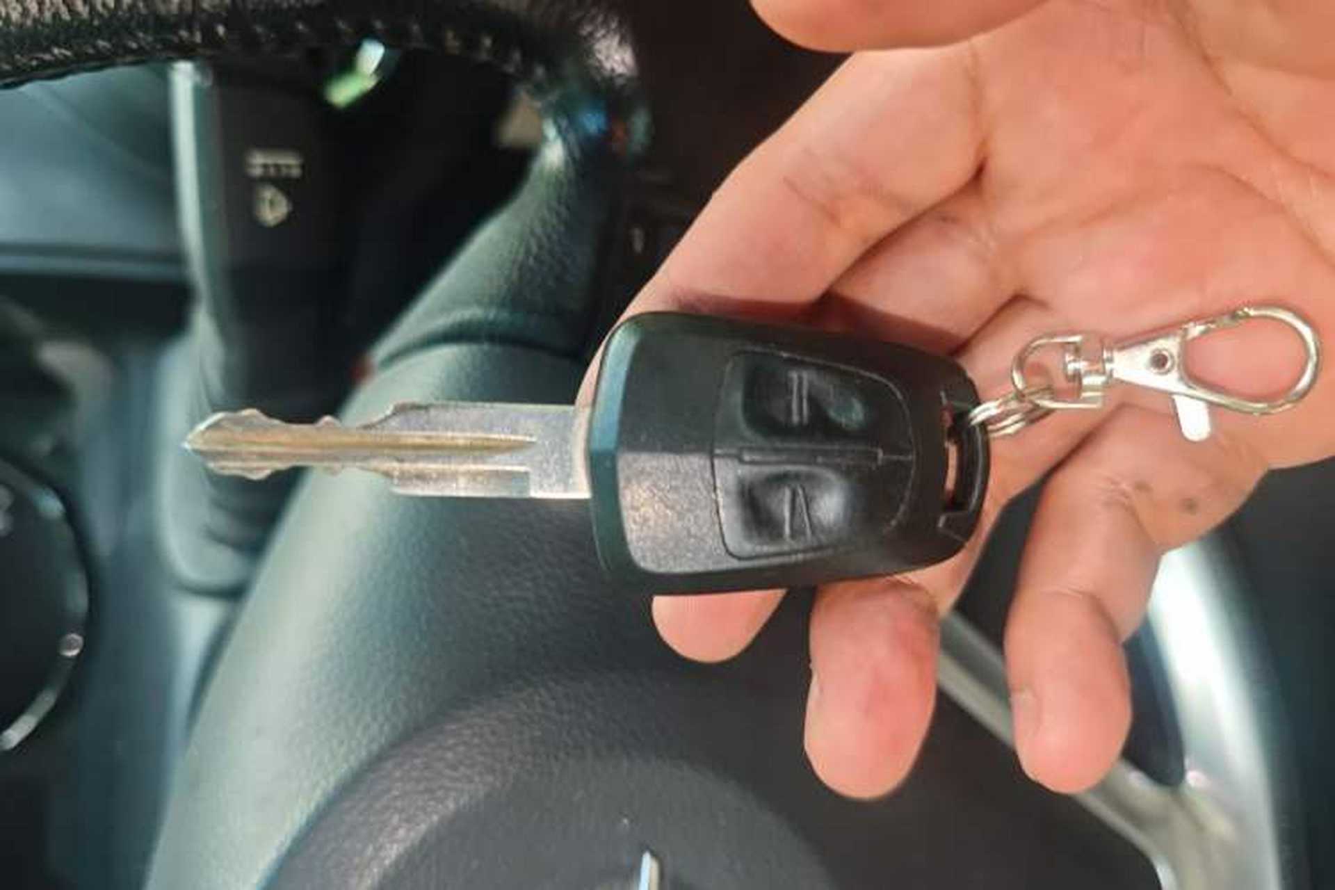 Used Opel Antara 2011 2.4 Luxury Two-Wheel-Drive Version Vehicle Key