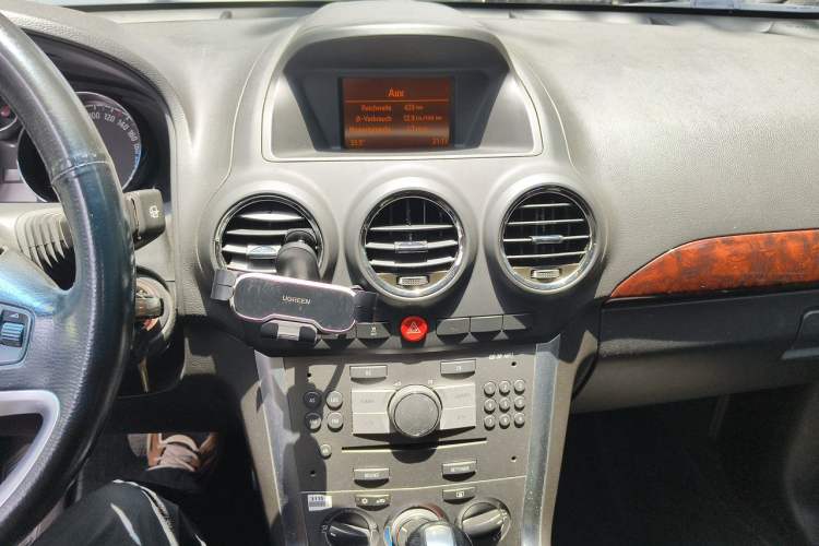 Used Opel Antara 2011 2.4 Comfort Two-Wheel Drive Audio And AC Panel