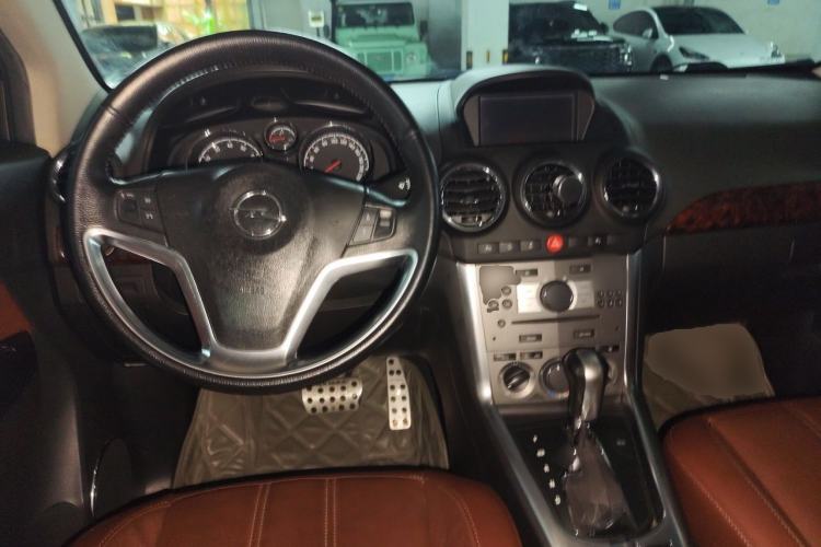 Used Opel Antara 2011 2.4 Comfort Two-Wheel Drive Center Console