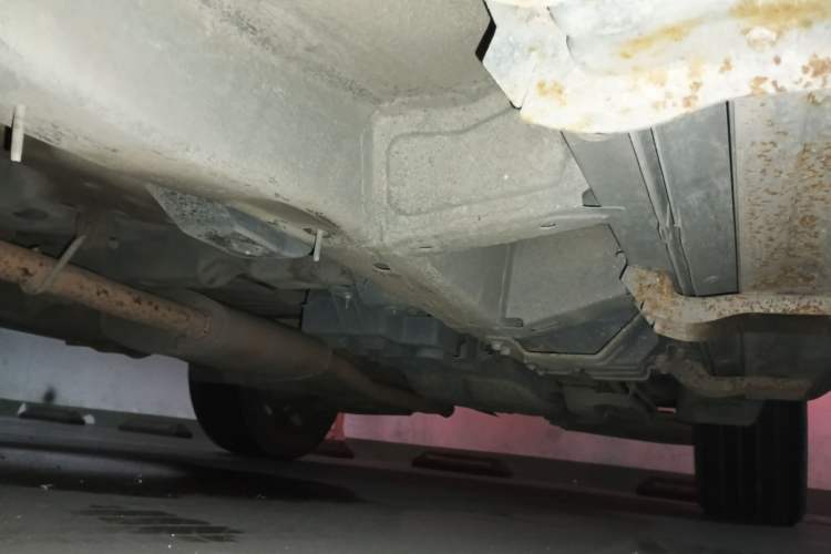 Used Opel Antara 2011 2.4 Luxury Two-Wheel-Drive Version Chassis Front Left