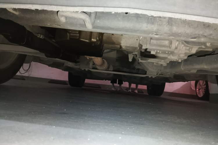 Used Opel Antara 2011 2.4 Luxury Two-Wheel-Drive Version Chassis Front