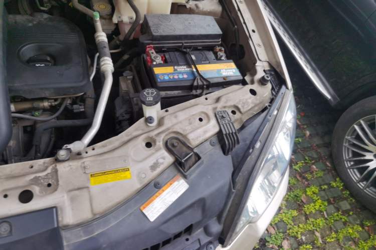 Used Opel Antara 2011 2.4 Luxury Four-Wheel-Drive Model Engine Bay Left