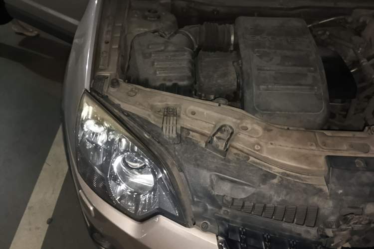 Used Opel Antara 2011 2.4 Luxury Two-Wheel-Drive Version Engine Bay Right