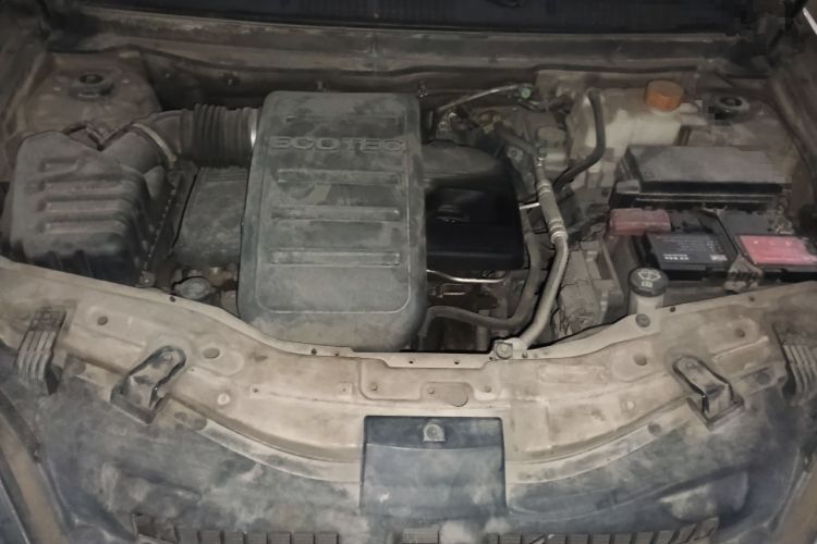 Used Opel Antara 2011 2.4 Luxury Two-Wheel-Drive Version Engine Bay