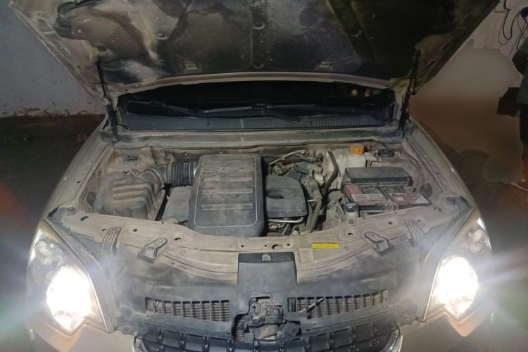 Used Opel Antara 2011 2.4 Luxury Four-Wheel-Drive Model Engine Bay