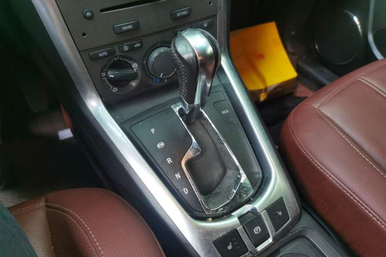 Used Opel Antara 2011 2.4 Luxury Four-Wheel-Drive Model Gear Lever