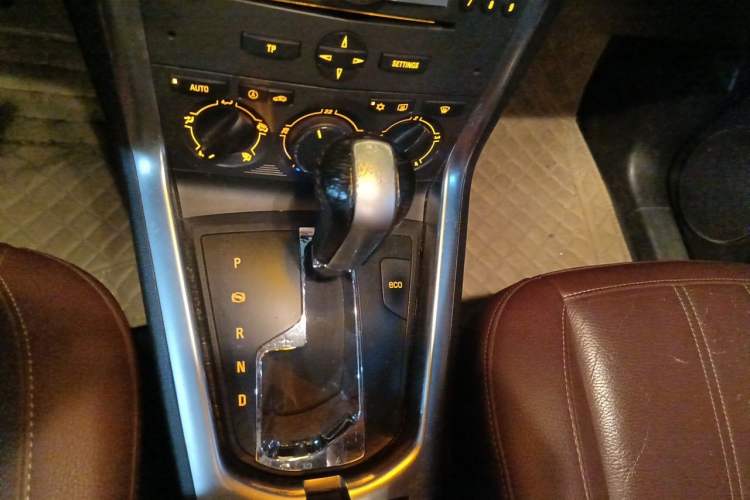 Used Opel Antara 2011 2.4 Luxury Four-Wheel-Drive Model Gear Lever