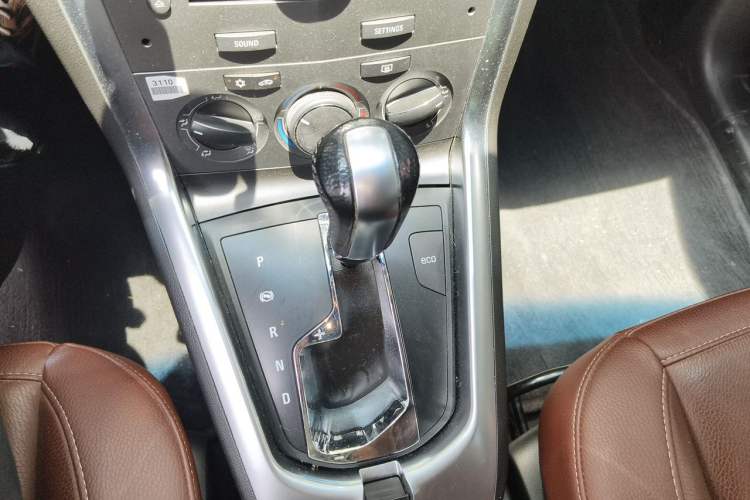 Used Opel Antara 2011 2.4 Comfort Two-Wheel Drive Gear Lever