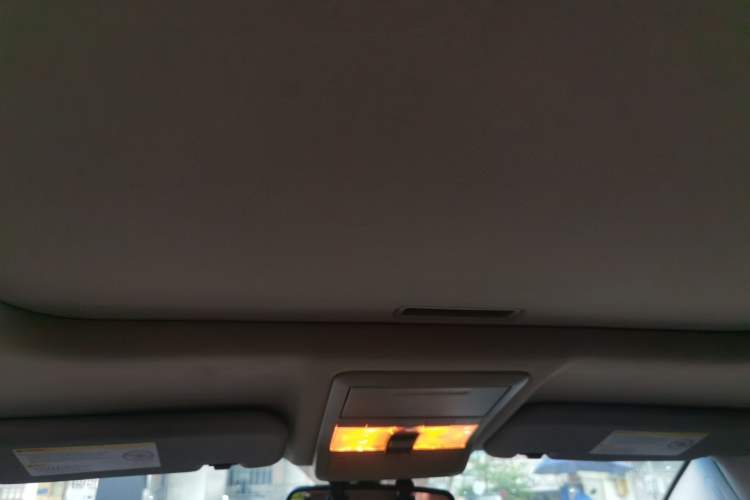Used Opel Antara 2011 2.4 Luxury Four-Wheel-Drive Model Headliner