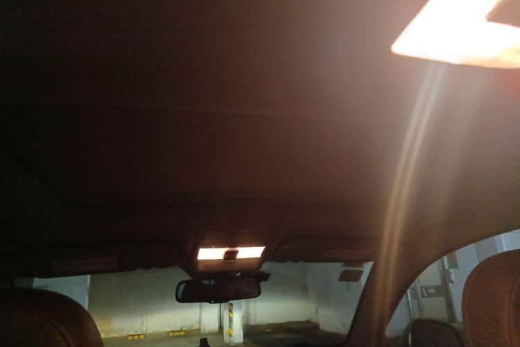 Used Opel Antara 2011 2.4 Luxury Four-Wheel-Drive Model Headliner